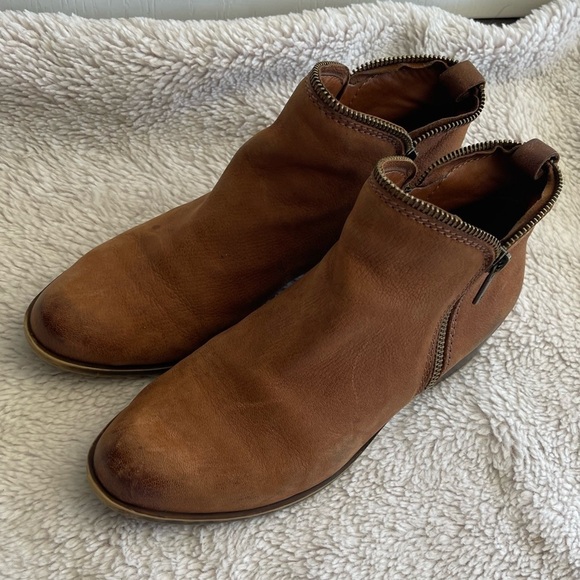 Lucky Brand Bartalino distressed leather zipper ankle booties - Picture 2 of 11
